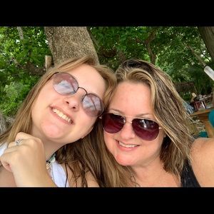 Meet your Posher, Traci